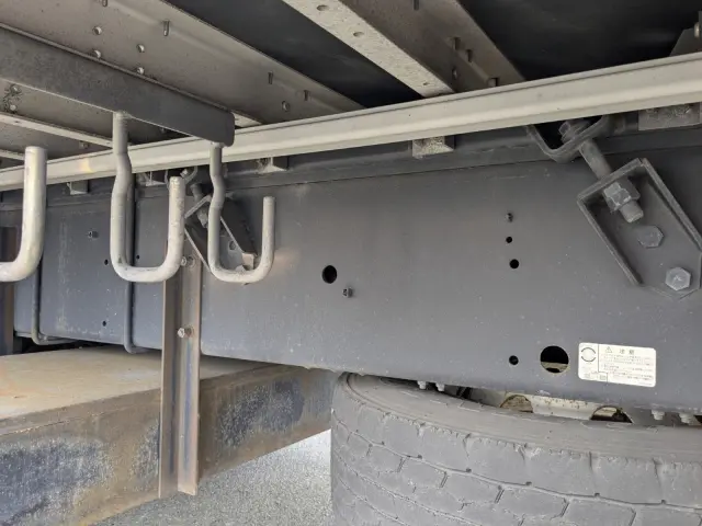 いすゞ ギガ QKG-CYL77B(6x2)の写真7