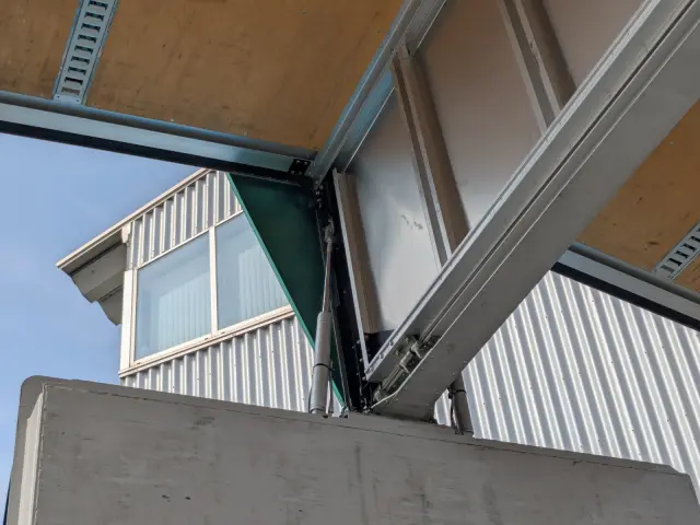 いすゞ ギガ QKG-CYL77B(6x2)の写真8