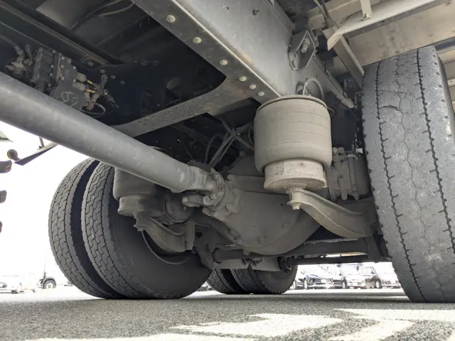 いすゞ ギガ QKG-CYL77B(6x2)の写真10