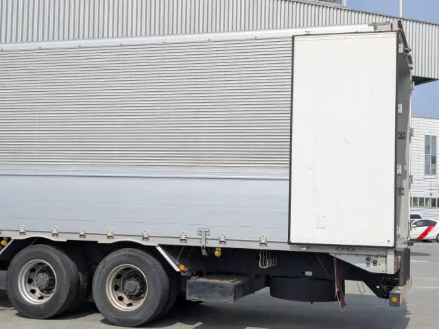 いすゞ ギガ QKG-CYL77B(6x2)の写真11