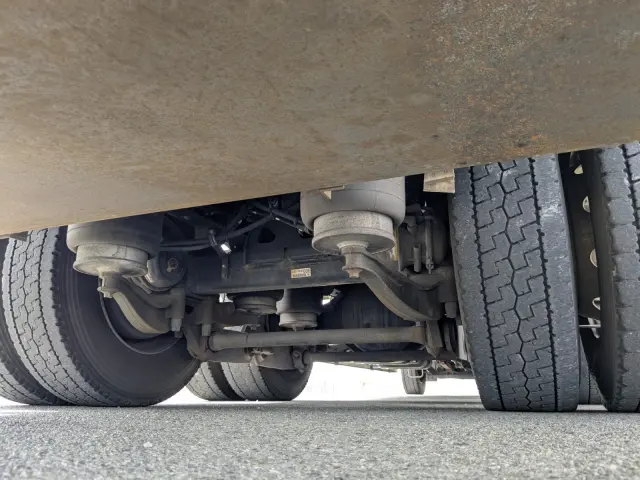 いすゞ ギガ QKG-CYL77B(6x2)の写真12