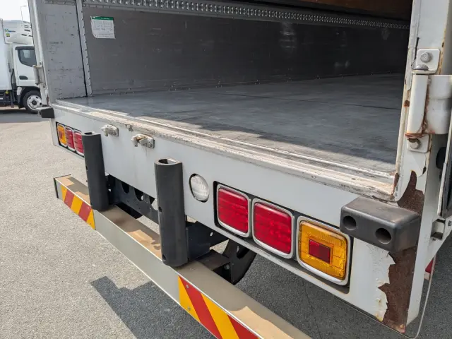 いすゞ ギガ QKG-CYL77B(6x2)の写真17