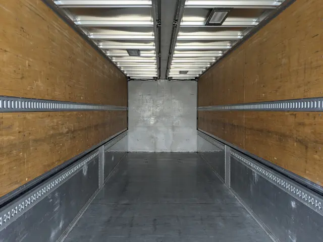 いすゞ ギガ QKG-CYL77B(6x2)の写真19