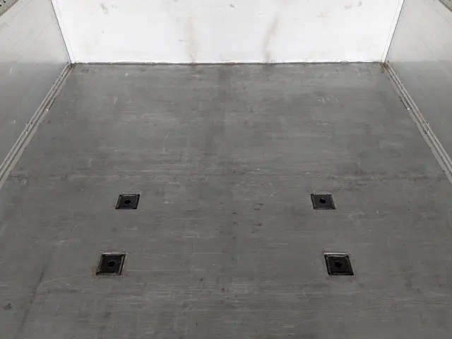 いすゞ ギガ QKG-CYL77B(6x2)の写真20