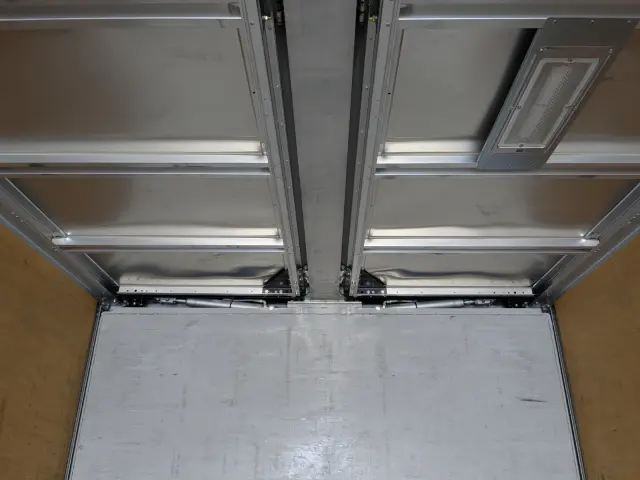 いすゞ ギガ QKG-CYL77B(6x2)の写真21