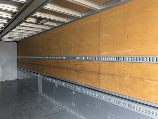 いすゞ ギガ QKG-CYL77B(6x2)の写真24