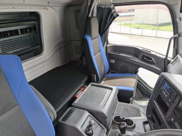 いすゞ ギガ QKG-CYL77B(6x2)の写真28