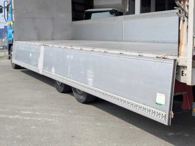 いすゞ ギガ QKG-CYL77B(6x2)の写真30