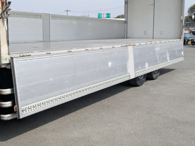 いすゞ ギガ QKG-CYL77B(6x2)の写真31