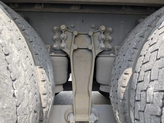 いすゞ ギガ QKG-CYL77B(6x2)の写真32