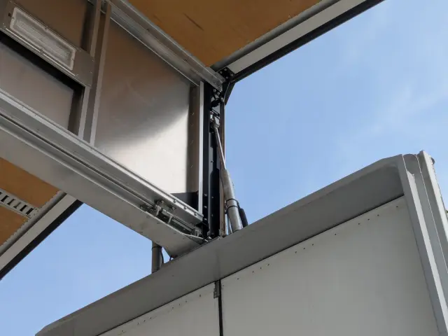 いすゞ ギガ QKG-CYL77B(6x2)の写真33