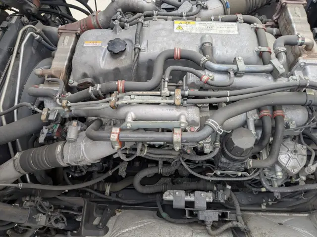 いすゞ ギガ QKG-CYL77B(6x2)の写真39