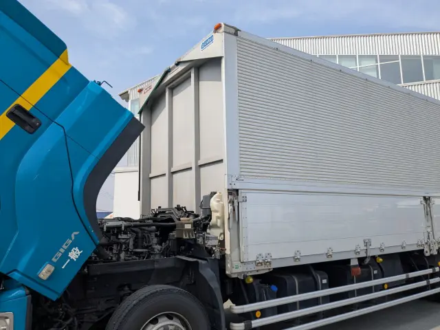 いすゞ ギガ QKG-CYL77B(6x2)の写真41