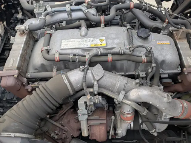 いすゞ ギガ QKG-CYL77B(6x2)の写真43