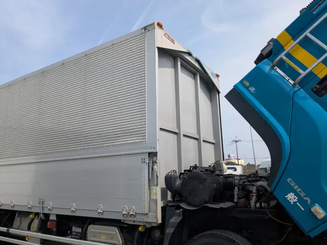 いすゞ ギガ QKG-CYL77B(6x2)の写真44
