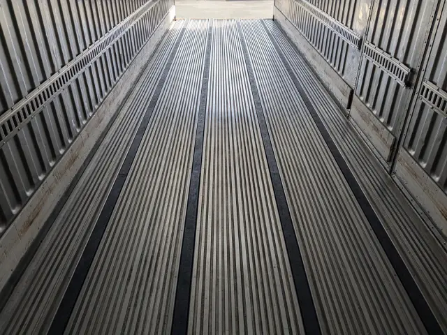 ＵＤ クオン QKG-CG5ZA(8x4)の写真29