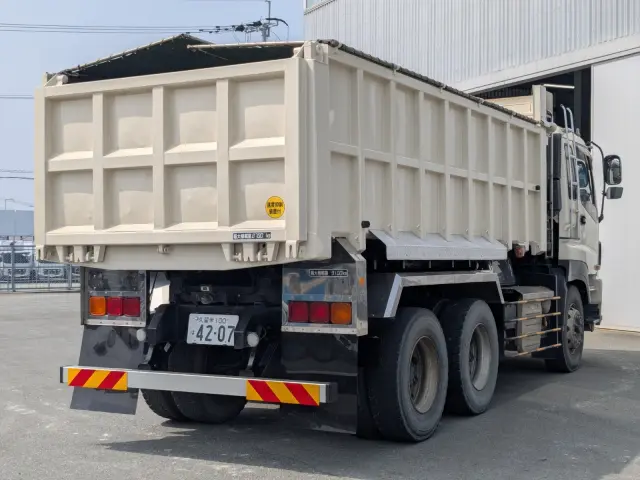 いすゞ ギガ QKG-CXZ77AT(6x4)の写真5