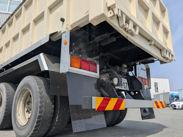 いすゞ ギガ QKG-CXZ77AT(6x4)の写真6