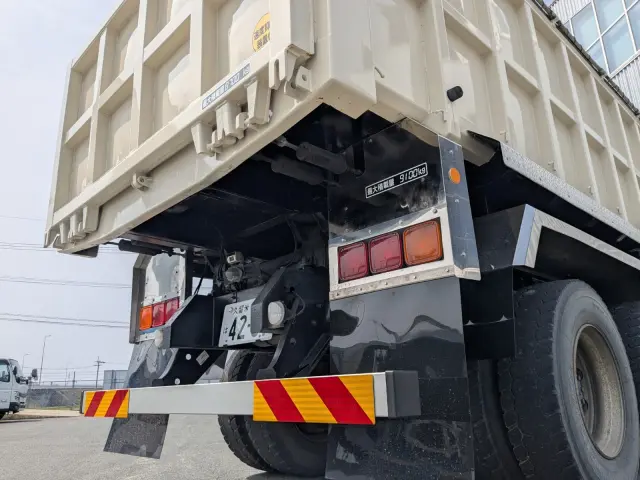 いすゞ ギガ QKG-CXZ77AT(6x4)の写真7