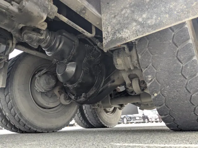 いすゞ ギガ QKG-CXZ77AT(6x4)の写真13