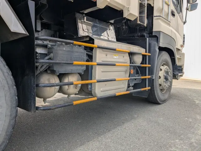 いすゞ ギガ QKG-CXZ77AT(6x4)の写真15