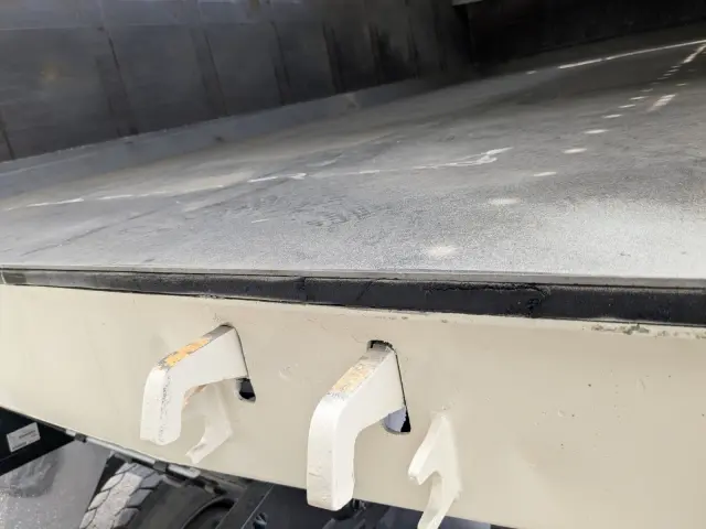 いすゞ ギガ QKG-CXZ77AT(6x4)の写真18