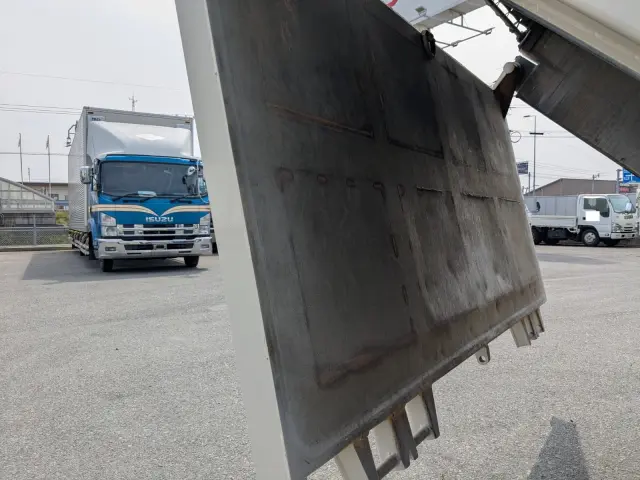 いすゞ ギガ QKG-CXZ77AT(6x4)の写真19