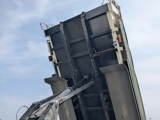 いすゞ ギガ QKG-CXZ77AT(6x4)の写真23