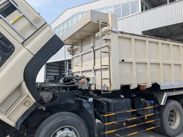 いすゞ ギガ QKG-CXZ77AT(6x4)の写真39