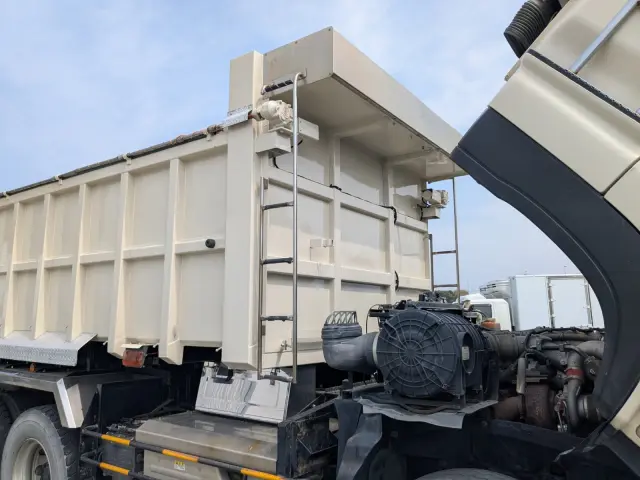 いすゞ ギガ QKG-CXZ77AT(6x4)の写真42