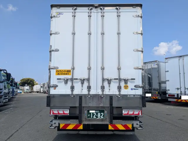 いすゞ ギガ 2PG -CYL77C(6x2)の写真5