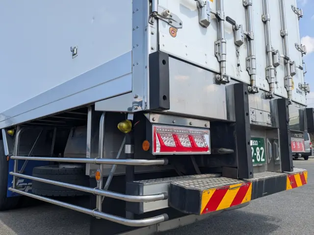 いすゞ ギガ 2PG -CYL77C(6x2)の写真6