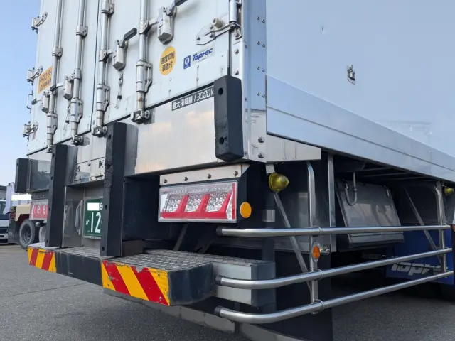 いすゞ ギガ 2PG -CYL77C(6x2)の写真7