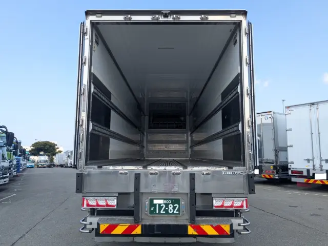 いすゞ ギガ 2PG -CYL77C(6x2)の写真8