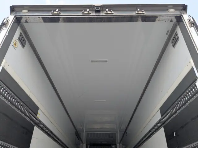 いすゞ ギガ 2PG -CYL77C(6x2)の写真9