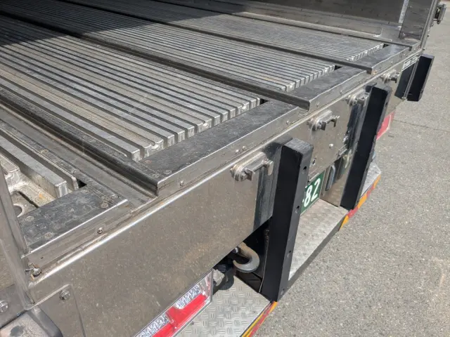 いすゞ ギガ 2PG -CYL77C(6x2)の写真10