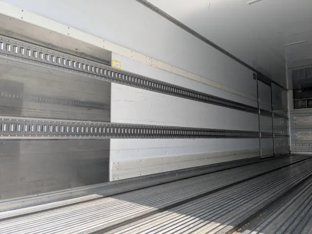 いすゞ ギガ 2PG -CYL77C(6x2)の写真12