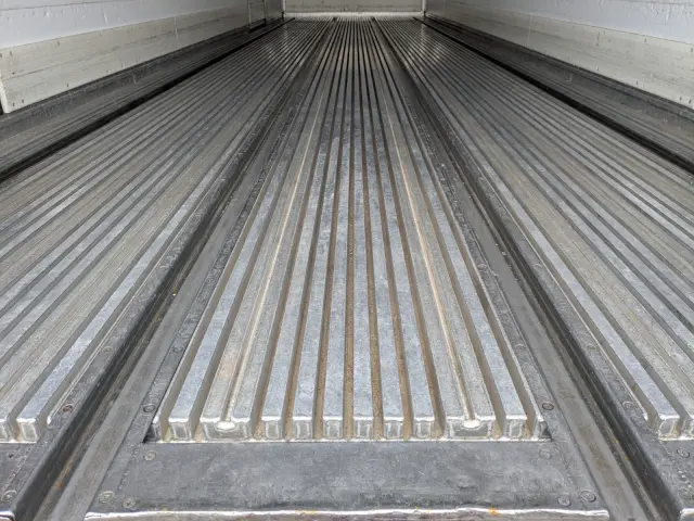 いすゞ ギガ 2PG -CYL77C(6x2)の写真13