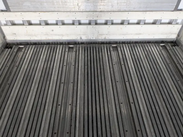 いすゞ ギガ 2PG -CYL77C(6x2)の写真15