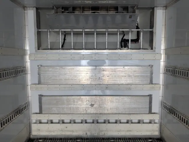 いすゞ ギガ 2PG -CYL77C(6x2)の写真16