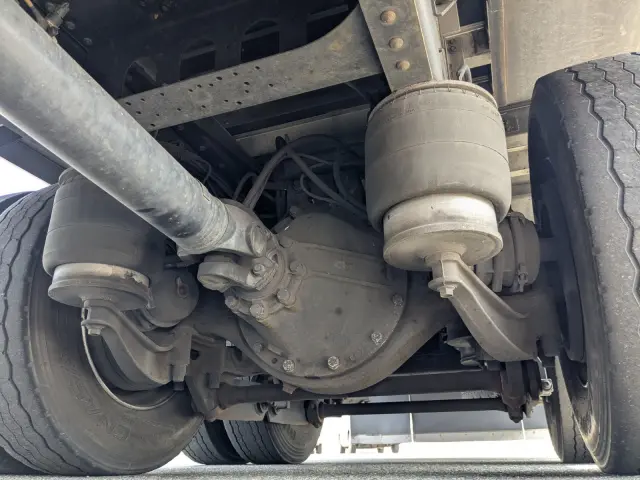 いすゞ ギガ 2PG -CYL77C(6x2)の写真22