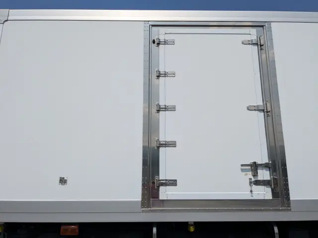 いすゞ ギガ 2PG -CYL77C(6x2)の写真24