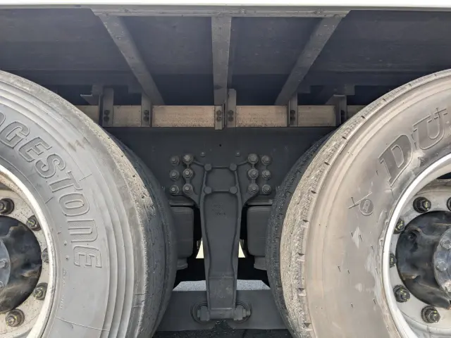 いすゞ ギガ 2PG -CYL77C(6x2)の写真31