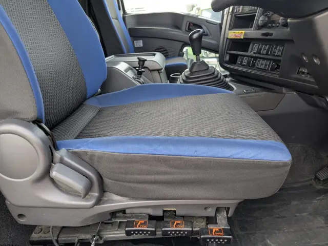 いすゞ ギガ 2PG -CYL77C(6x2)の写真37