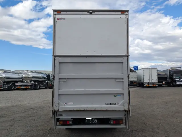 三菱 キャンター TPG-FBA20(2WD)の写真5