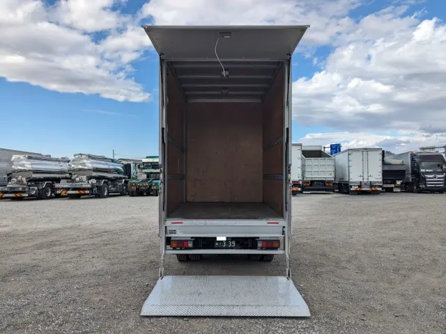 三菱 キャンター TPG-FBA20(2WD)の写真9