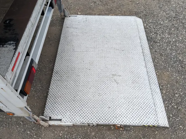 三菱 キャンター TPG-FBA20(2WD)の写真10