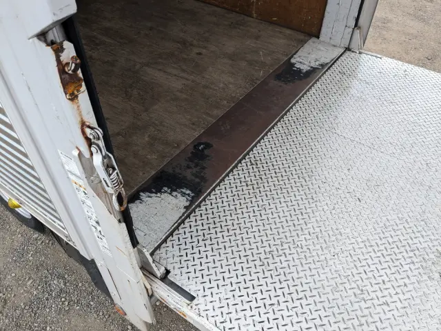 三菱 キャンター TPG-FBA20(2WD)の写真11