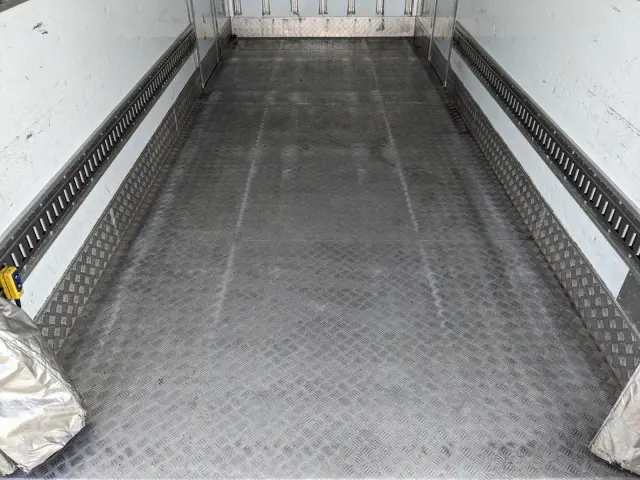 いすゞ エルフ TPG-NPR85AN(2WD)の写真14