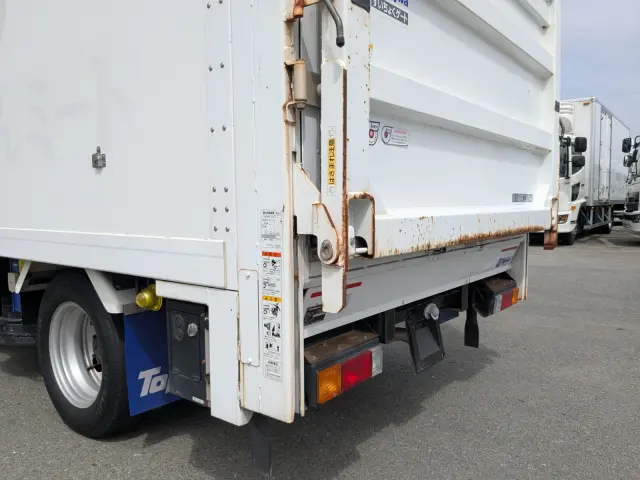 三菱 キャンター 2PG-FBAV0(2WD)の写真5